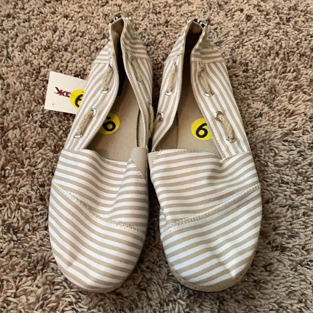 Nautica canvas flats. New